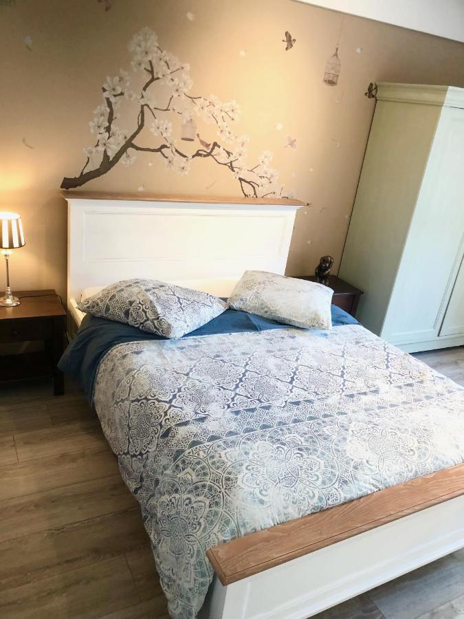 Bedinreims "Burgundy Bottle": Spacious 4-Bedroom Apartment with Free Parking Exterior photo