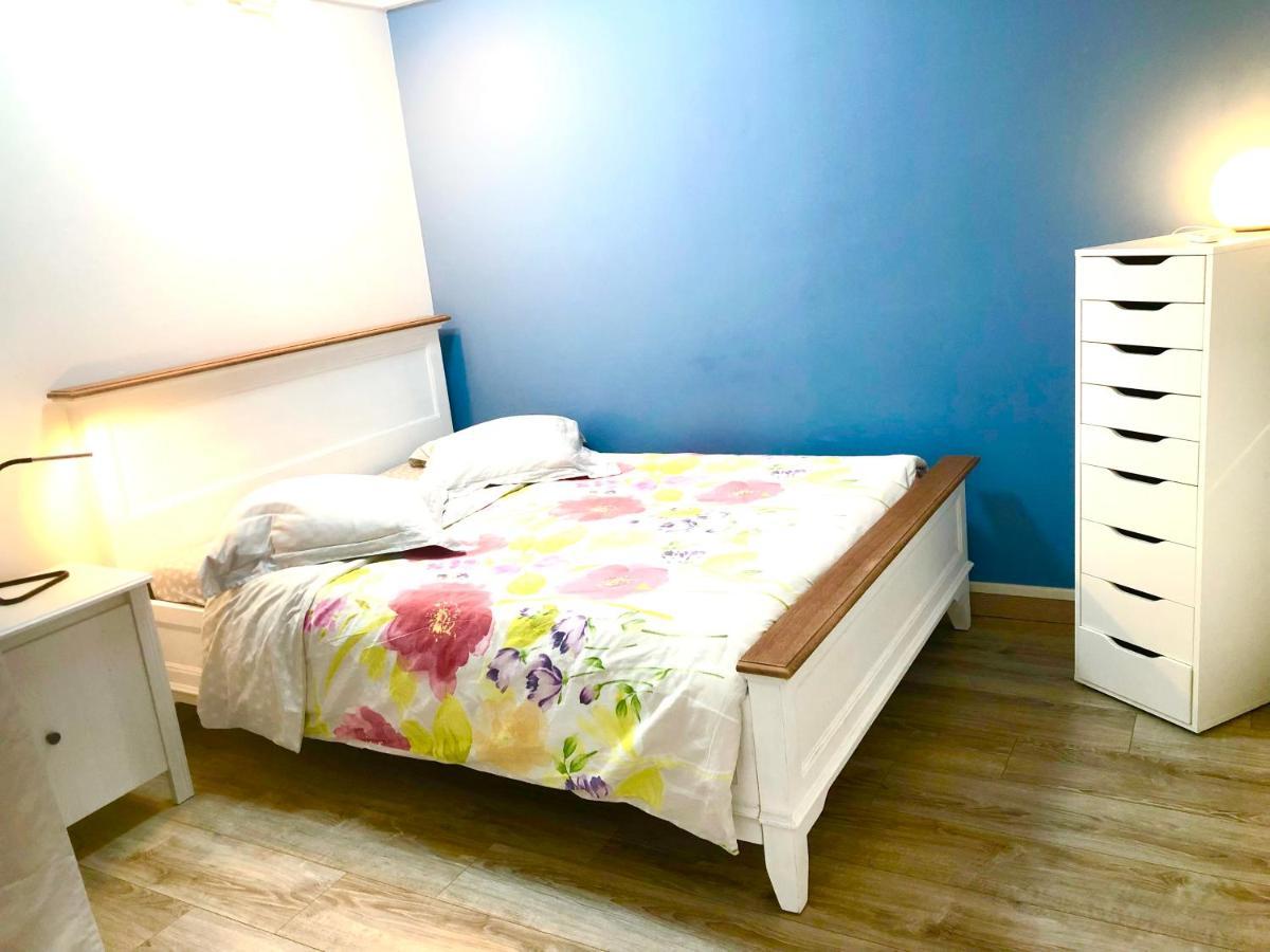 Bedinreims "Burgundy Bottle": Spacious 4-Bedroom Apartment with Free Parking Exterior photo