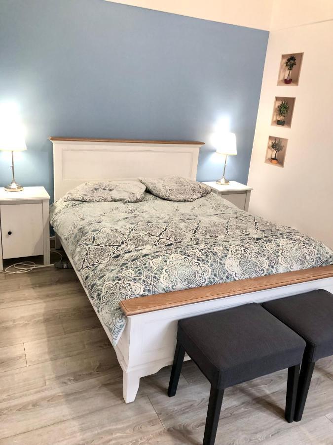 Bedinreims "Burgundy Bottle": Spacious 4-Bedroom Apartment with Free Parking Exterior photo